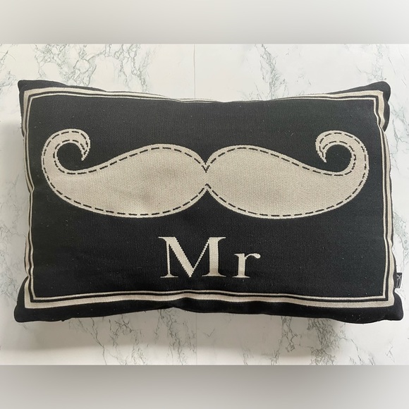 *SOLD* 🔆 Simons Mr Pillow 18’x11’ - Picture 2 of 6